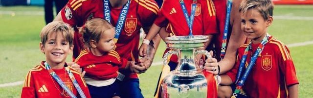 开云移动端-莫拉塔自宣离婚 与妻子秀恩爱后不久和平分手