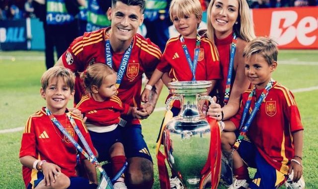 开云移动端-莫拉塔自宣离婚 与妻子秀恩爱后不久和平分手