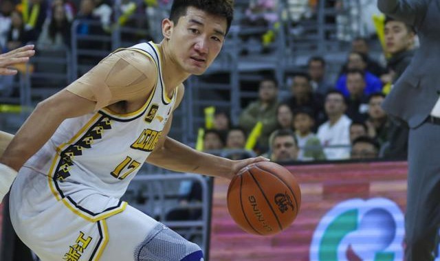 开云App-孙铭徽满血复活拒绝黑八！胡金秋带伤砍两双