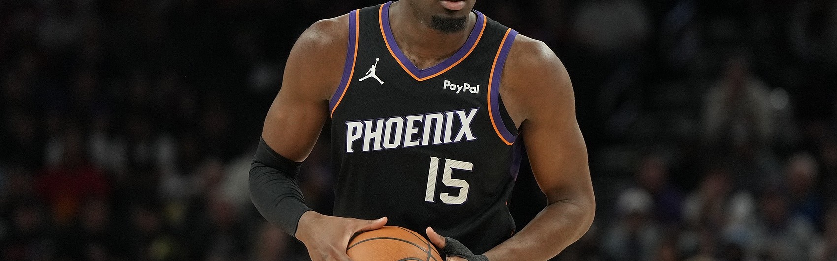 球风强硬！马克·威廉姆斯13中8得18分14板 前场篮板有6个