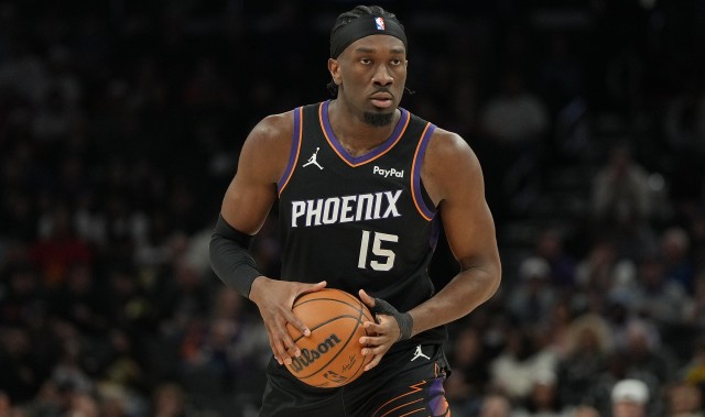 球风强硬！马克·威廉姆斯13中8得18分14板 前场篮板有6个