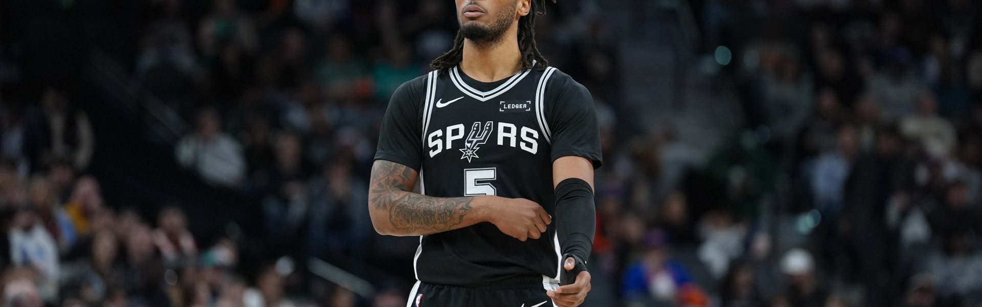 开云官网-炸裂身体素质！尚帕尼妙传 卡斯尔空切单臂战斧暴力砸扣