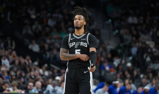 开云官网-炸裂身体素质！尚帕尼妙传 卡斯尔空切单臂战斧暴力砸扣