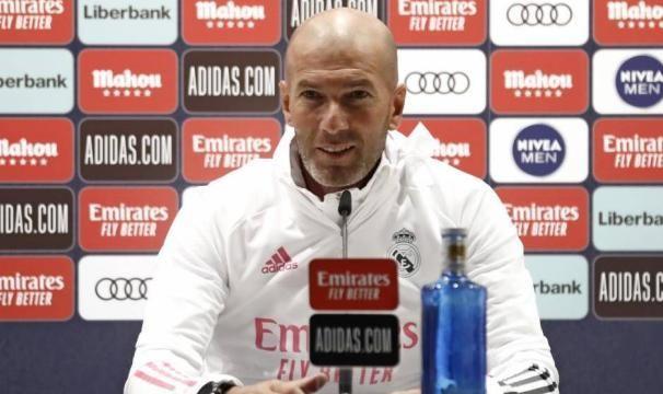 开云官网-本泽马再伤！皇马一线队仅剩13人 齐达内难掩无奈