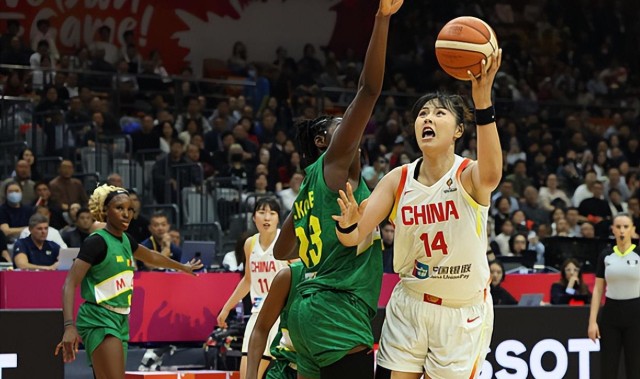 kaiyun-又美又能打！李月汝归来轰21+11，中国女篮三大中锋闪耀无解